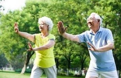 三伏天 老年人“冬病夏治”迎佳期