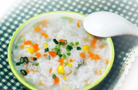 瘦肉胡萝卜玉米粥 暖胃又养生