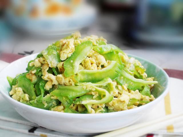 夏天吃苦瓜好处多 推荐4种简单的吃法!