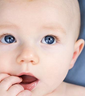 宝宝长牙易出的五种状况 护理方法很重要