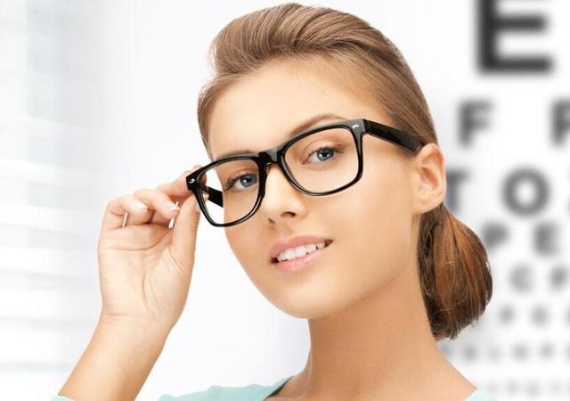 预防高度近视并发症 关键是定期检查眼底