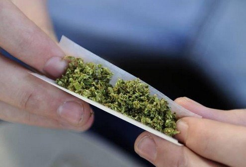 男性长期吸食大麻或会出现“女性乳房症”