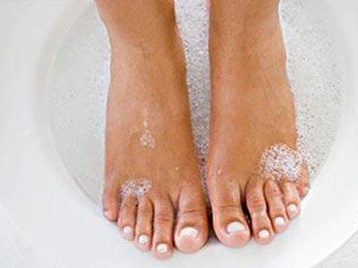 脚臭脚出汗怎么办 治疗出脚汗的最佳方法