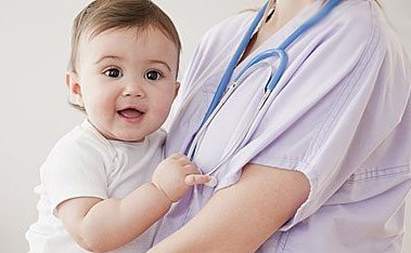 家长斜视会遗传给宝宝吗 如何预防儿童斜视