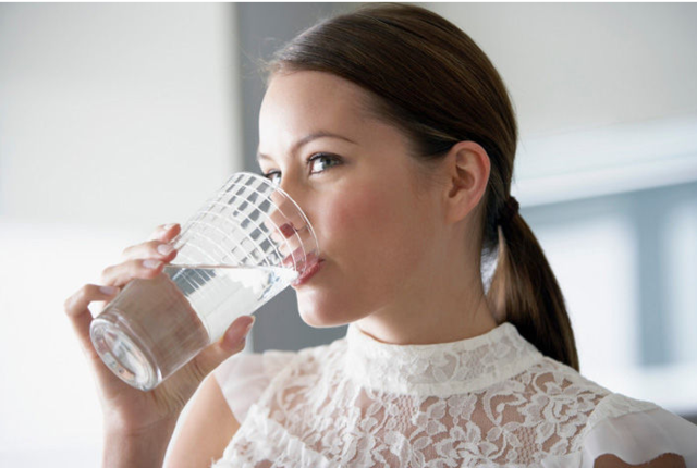 早上起床喝凉开水与温开水的惊人差距_健康_腾讯网