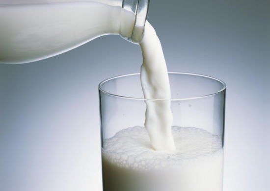 专家解析:孩子补钙 喝牛奶不如吃蔬菜?