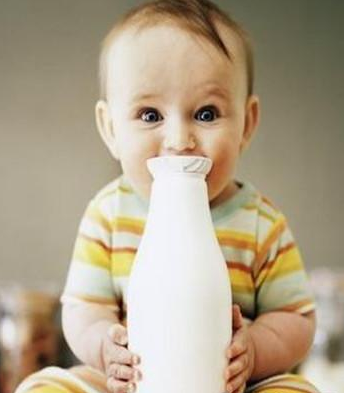 幼儿止咳误区多 咳嗽时到底能不能喝牛奶?
