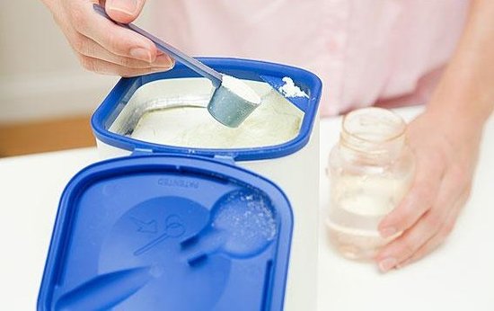 新西兰奶粉被曝含二聚氰胺 多家乳企急撇清