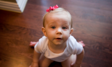 四個技巧助寶寶快樂爬起來
