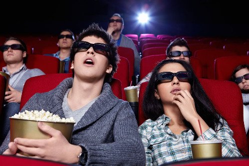 心理学家:看电影爱坐后排 是缺乏自信表现