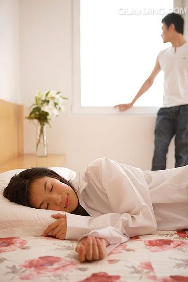 趴着睡易做<em>春梦</em>?影响梦境的因素_频道_腾讯网