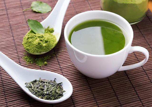 夏季阳盛炎热人焦躁,饮茶最宜喝绿茶