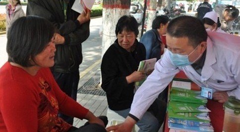 全国儿童预防接种宣传日呵护儿童成长