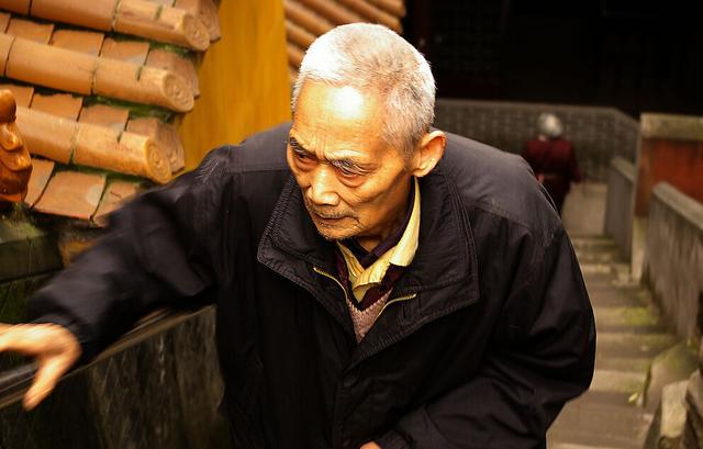 中国式养老的现实困境:常被误认为孤老院