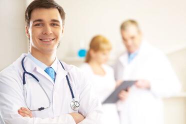 医生被患者家属抓伤 科室主任发声明拒再医 -