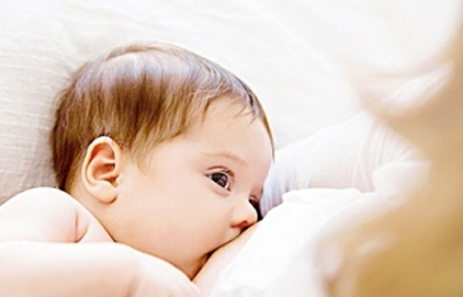 喂奶姿势不当易致BB患中耳炎
