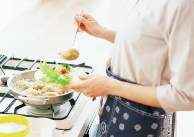 不抽烟女性为何也患肺癌?家庭煮妇别忘护肺641 / 作者:疾控客服 / 帖子ID:160856 不抽烟女性为何也患肺癌?家庭煮妇别忘护肺641 / 作者:疾控客服 / 帖子ID:160856