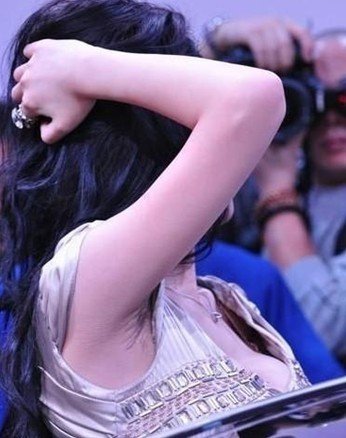 刮<em>腋毛</em>导致乳腺癌无依据内分泌失调是关键_频