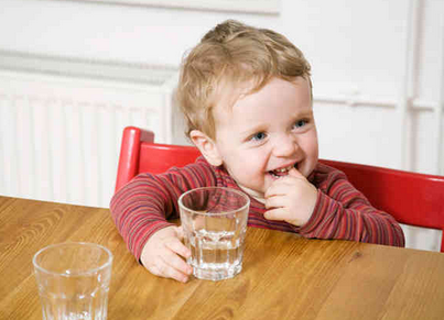 三个小步骤 让宝宝养成爱喝水的好习惯