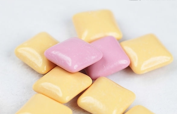 咽下口香糖会粘住肠子?专家:3天左右消化