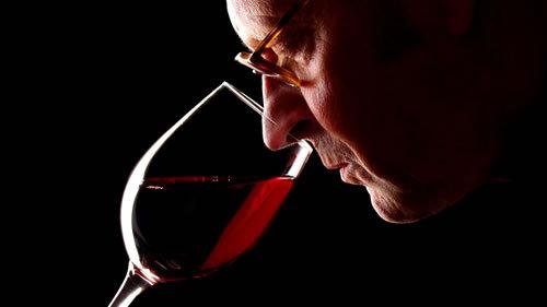 英报道称:常喝葡萄酒有助提升男人魅力