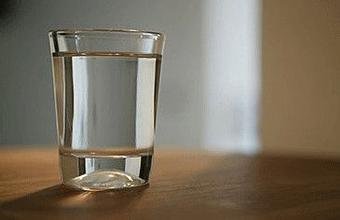身体缺水易血栓 专家称3个时间喝水最能防心脏病