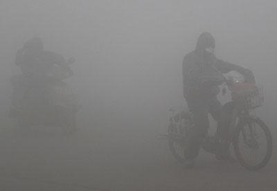雾霾笼罩近1/7国土 气象台连发五天霾黄色预警