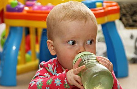 对一岁宝宝健康有益的七种饮料