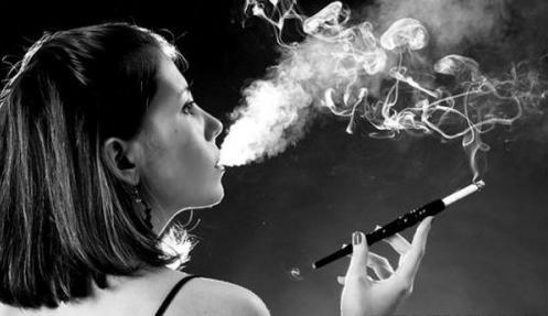 女性吸二手烟肺癌几率高6倍 如何防止?_健康_腾讯网