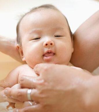 解决小宝宝耳朵进水 聪明妈咪有三妙招!