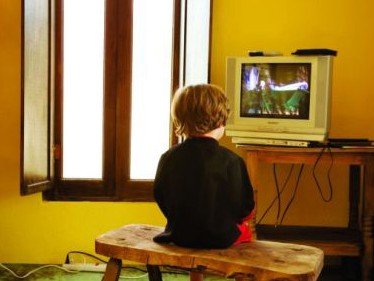 英国调查显示儿童长期看电视可增加患病风险