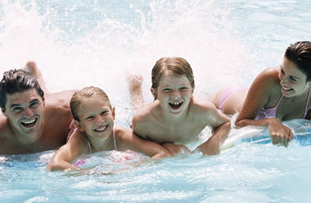 娃游泳会得脑炎？当心夏季游泳3种病