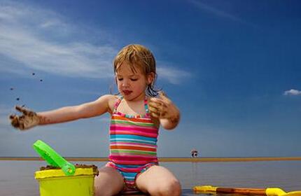 宝宝夏日防晒6误区 妈妈勿要犯!