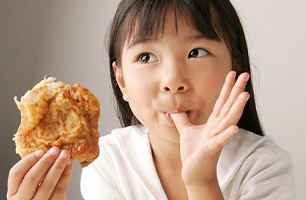春节宝宝巧吃零食 不同年龄各有讲究
