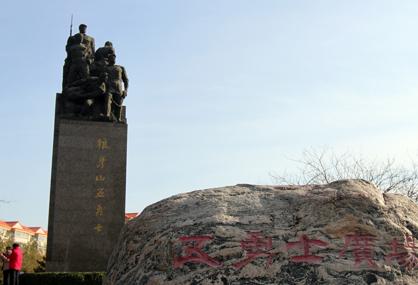 保定:文明融进城市美景!雕塑扮靓街头文化