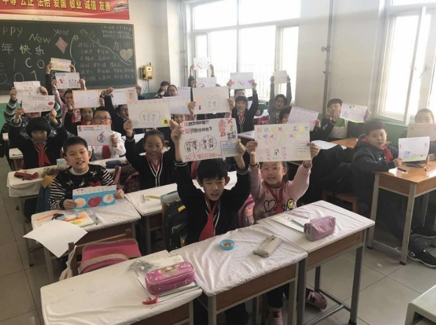 唐山高新区：孩子手绘禁燃漫画 并自带二维码