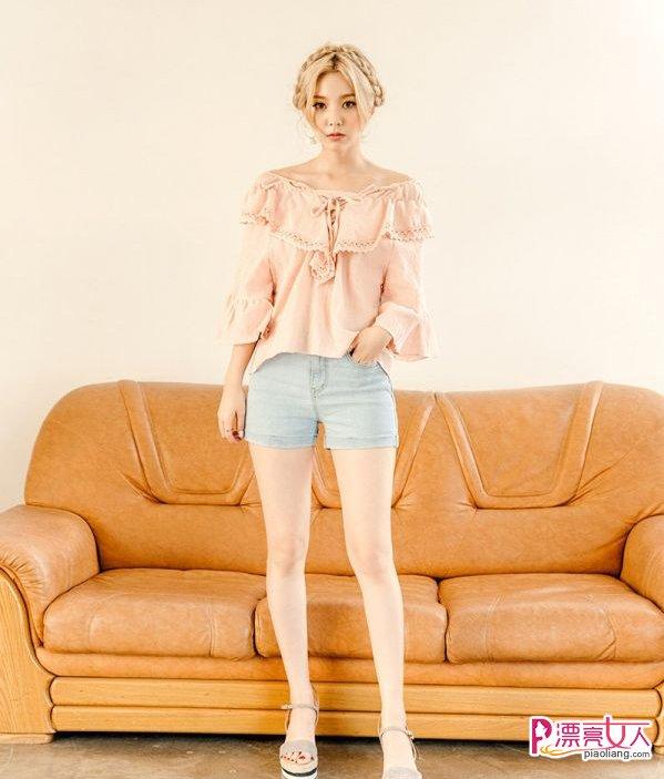 胸小穿什么衣服好看 穿对了衣服照样美死人_大