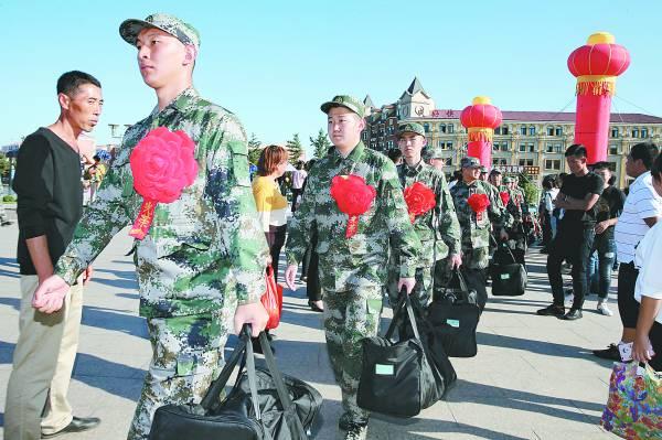 秦皇岛gdp当兵八一补贴_秦皇岛 应征入伍青年感受部队火热生活