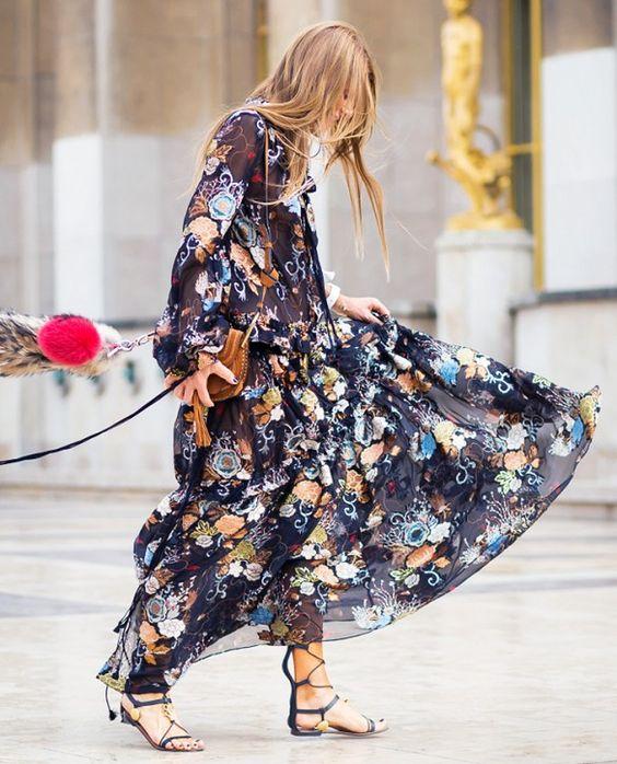 今天我们就来看看印花长裙配什么鞋子好看!偷师女星和时尚大咖.