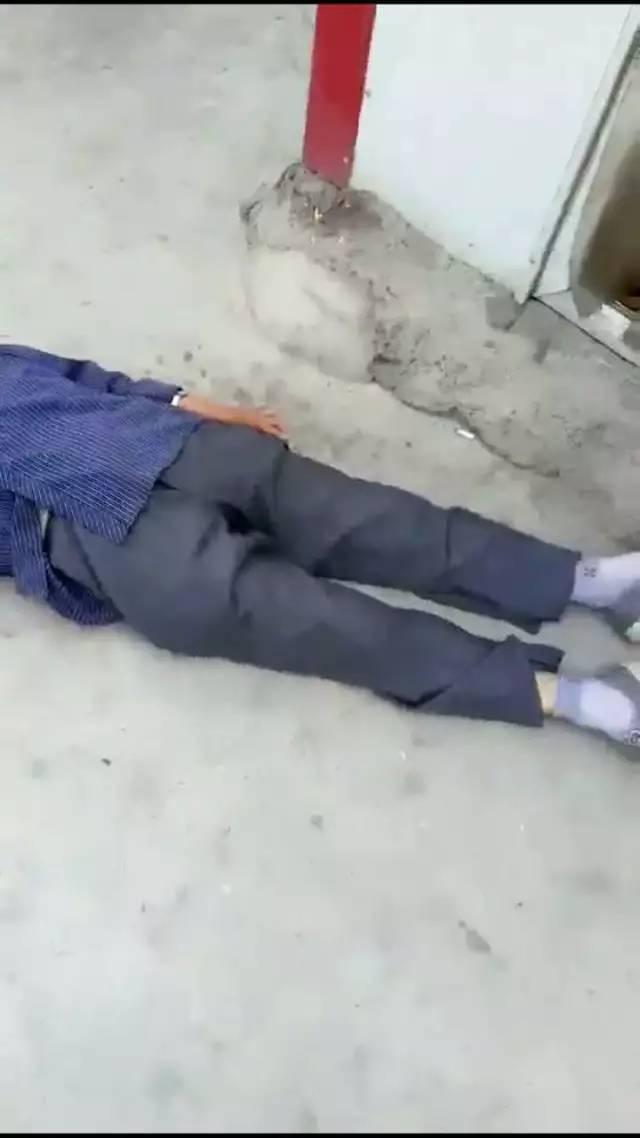 丰宁农牧局小区门口摔倒的老人是谁"扶"起来的?