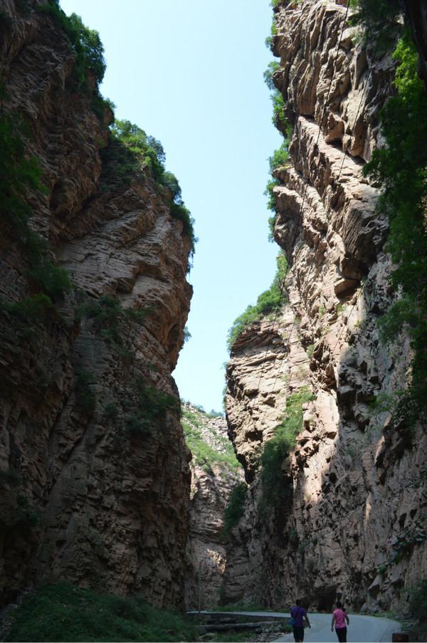 夏日避暑好去处,两座山之间的秘境