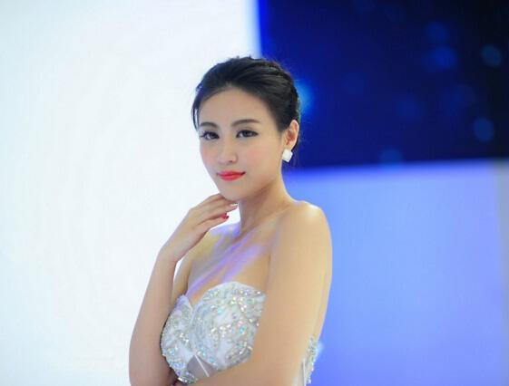 父亲半夜去女儿房间 乖女儿和爸爸的第一次