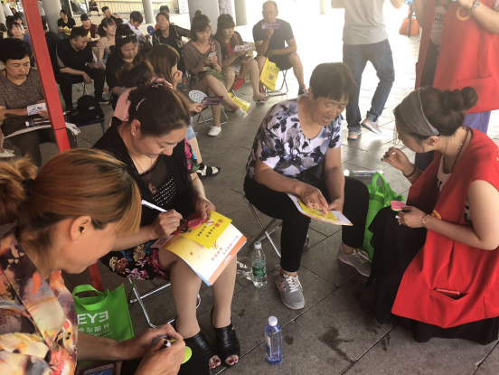 北京同仁堂开展爱心助力高考、共创文明城市活