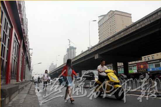 石家庄槐安西路近百米道路无人行道 _大燕网河