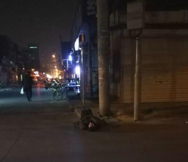 津一男子喝高冬天晚上躺马路"冻冰棍"