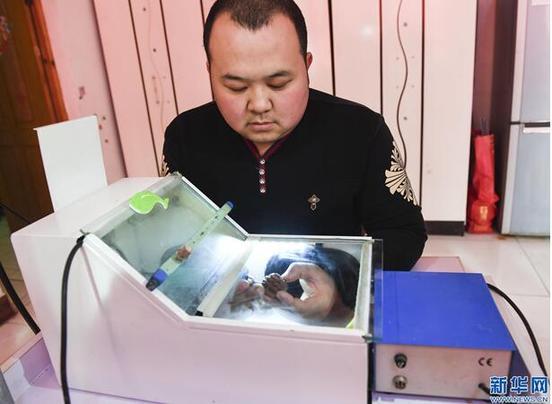 永清农民发明雕刻防尘桌获国家**