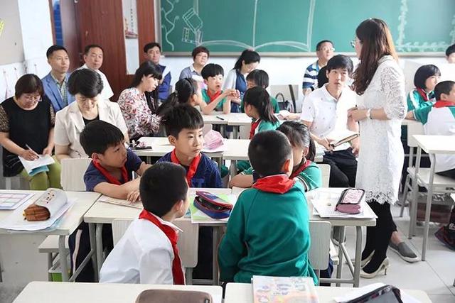 唐山东方国际教育集团开展“同课异构”教研活动