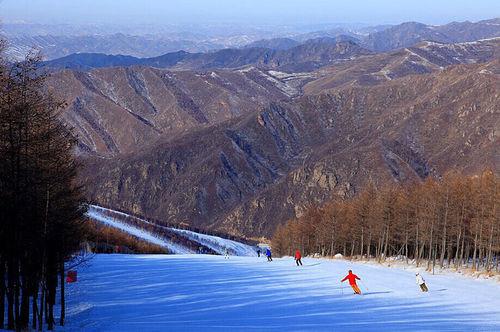 镇玉泉山度假村 玉泉山滑雪乐园坐落于邢台市西郊皇寺镇玉泉山度假村