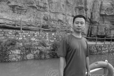 保定顺平县探亲军人勇救落水母女