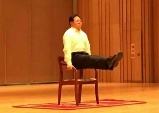 新网红诞生!别人的校长能歌善舞_大燕网河北